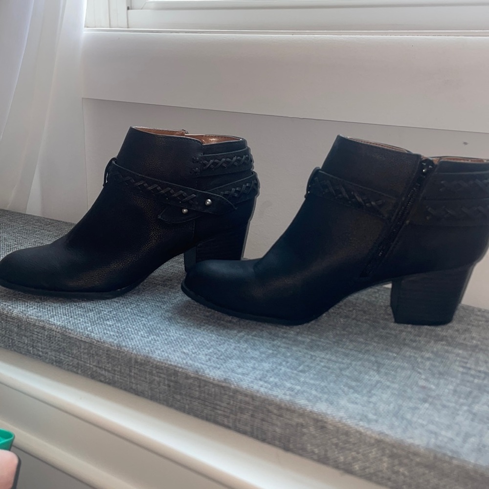 Black bootie with heal